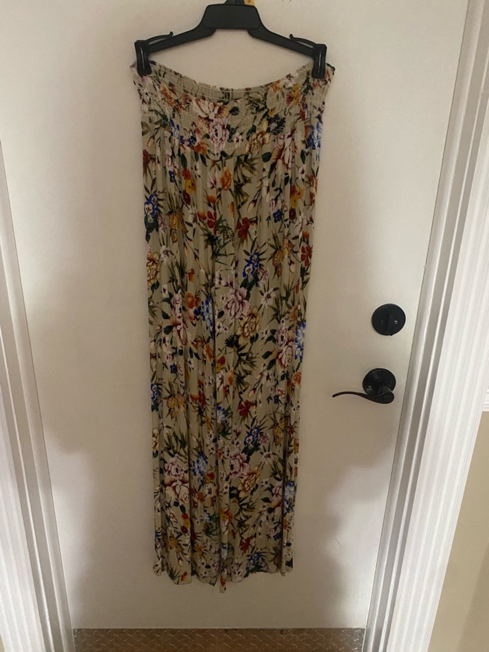 FLOWERY COMFY PANTS. ONE 5 ONE BRAND. SIZE M